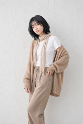都会的なムードを纏う。ニュアンス黒髪ボブ