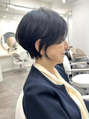 黒髪でも重く見えないショートボブ！
