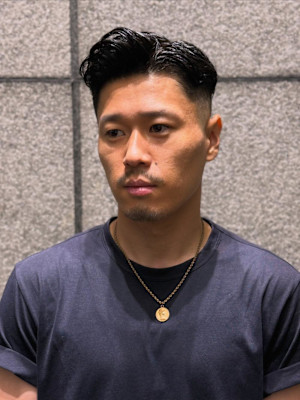 サイドパートミドルスキンフェード<理容室><バーバー>