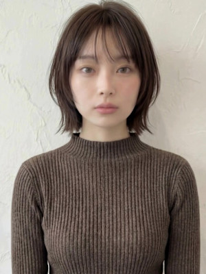 ダークブラウン小顔切りっぱなしレイヤーボブ　結べる長さのボブ