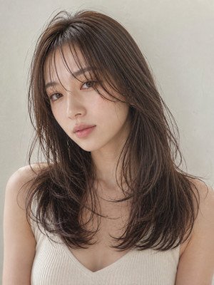 セミロングレイヤー担当しおん