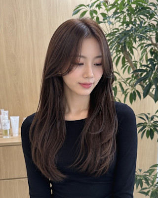 艶髪に見える韓国風ロングレイヤースタイル