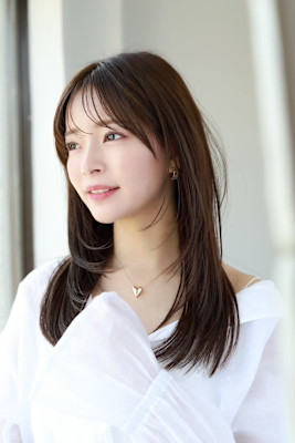 シャギーで大人可愛い顔周りレイヤー似合わせカット