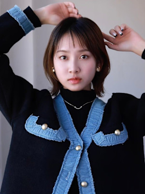 大人ガーリー外ハネミディアムレイヤーカット