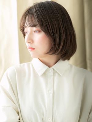 オリーブベージュAラインひし形小顔ハンサムショートボブ30代