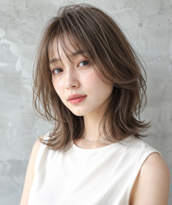 夏の抜け感ミディアムレイヤーミルクブラウン30代40代50代