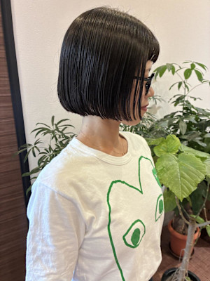 大人女性のコンパクトボブ
