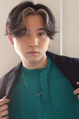 MEN’SHAIR束感ショートのハイライトマッシュパーマ
