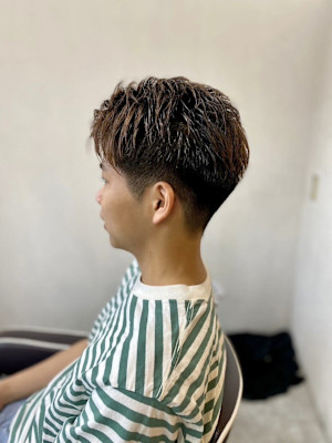 MEN’S HAIR 束感ショート波巻きハイライトカルマパー