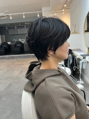 ショートボブ丸みショート白髪ぼかし