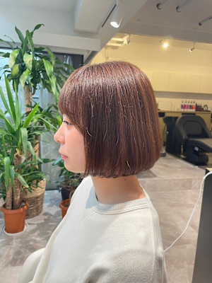 大人可愛いイメチェン似合わせカットフルバングレッドブラウン