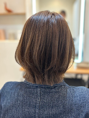 透明感アッシュベージュ×くびれレイヤーボブ