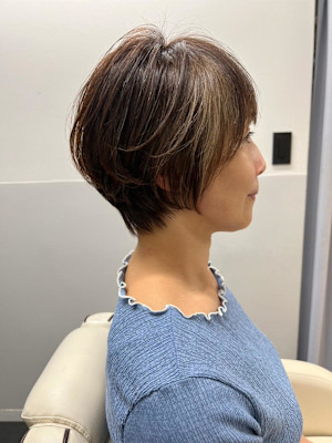 大人可愛い40代50代60代くびれショートボブ白髪ぼかし大鷲