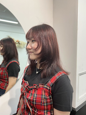 レイヤーカット×レッドブラウンカラーで秋先取りヘア！