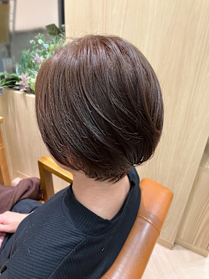 透明感のある柔らかい質感のショートボブ