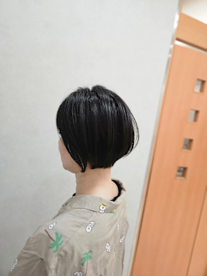 まとまらない髪に。大人女性の楽ちんショートボブ