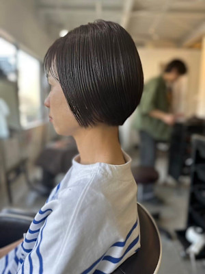 シースルーバング黒髪スタイルレイヤーカット