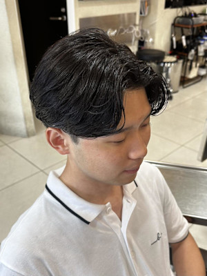 韓国風センターパート×ニュアンスパーマで好印象