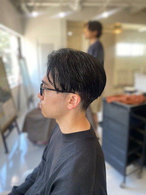 メンズセンターパートマッシュヘア