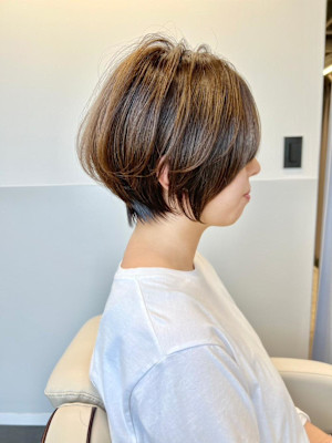 大人可愛い40代50代60代くびれショートボブ白髪ぼかし大鷲