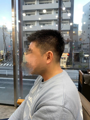 黒髪刈り上げショートマッシュレイヤーフェードカット