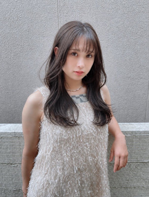 オリーブグレージュ