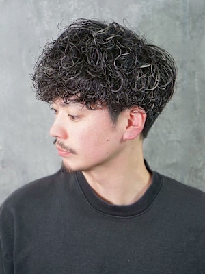 大宮メンズスパイラルパーマツーブロック黒髪ショート束感
