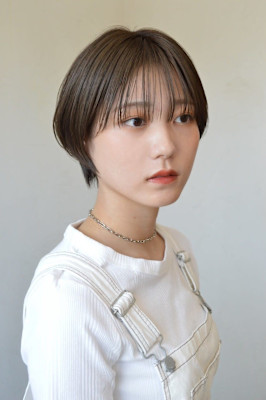 大人可愛い20代30代黒髪似合わせカットイメチェン流しバング