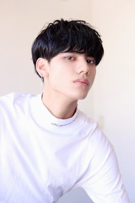 MEN'S HAIRアッシュブラックのウルフカルマパーマ