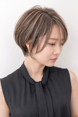 白髪ぼかしハイライト大人ショートボブ/40代50代