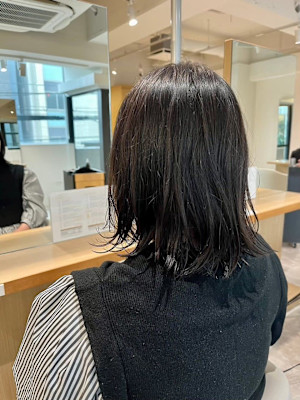 おしゃれ女子ウルフヘア黒髪スタイルアッシュカラー