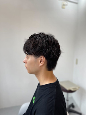 黒髪刈り上げマッシュウルフレイヤー