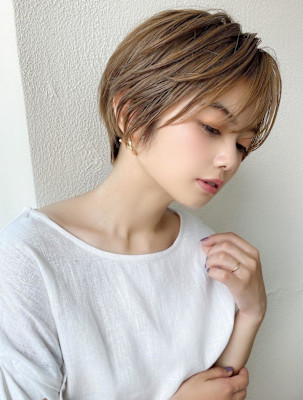 大人の魅力を引き出す上品シルエット