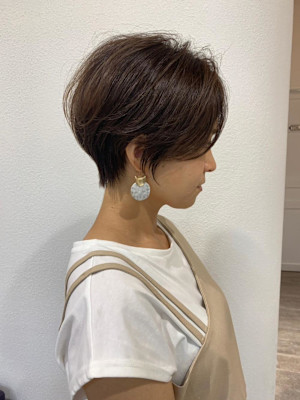 大人可愛い40代50代60代くびれショートボブ白髪ぼかし大鷲