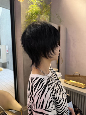 ショートウルフ黒髪ショートレイヤーカット