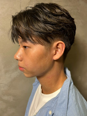 フェザーパーマ フェードカット ビジネス 刈り上げ 黒髪