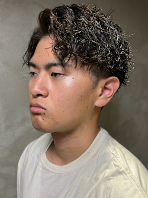 ツイストスパイラルパーマ 眉毛カット ツーブロック 20代
