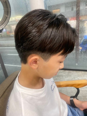 ニュアンスパーマ黒髪刈り上げショートマッシュレイヤー韓国風
