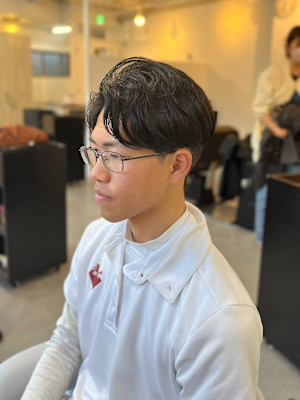 20代30代40代◎流行メンズスーツ刈り上げ黒髪ツーブロック