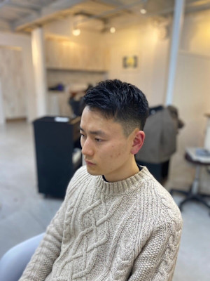 20代30代40代◎メンズ刈り上げツーブロックスーツスタイル