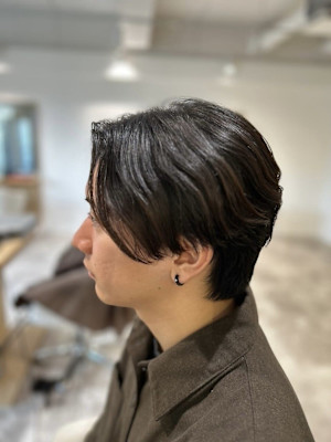 20代30代40代流行ツーブロックスーツ黒髪メンズニュアンス