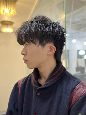 20代30代40代流行ツーブロック刈り上げ黒髪短髪