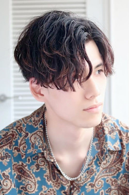 MEN’SHAIRセンターパート波巻きパーマヘア