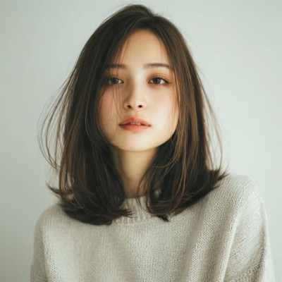 大人ナチュラルな外ハネミディ