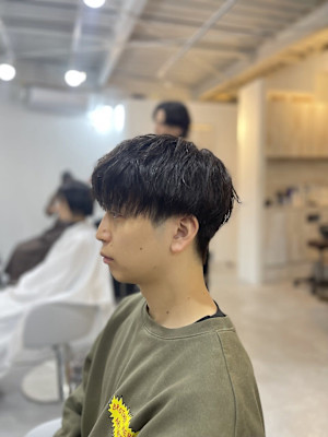 20代30代40代◎スーツ短髪流行刈り上げ波巻きパーマヘア