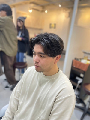 20代30代40代◎メンズ黒髪刈り上げ韓国風パーマスタイル