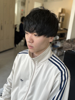 20代30代40代流行ツーブロック刈り上げ黒髪ニュアンスパー