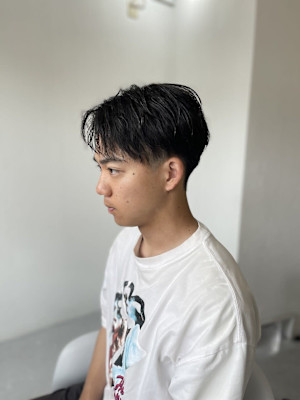 20代30代40代◎スーツ刈り上げ短髪アップバングスタイル