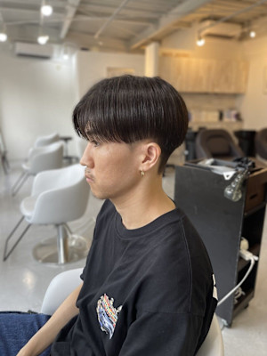 20代30代40代◎スーツ刈り上げ短髪センターパートテクノカ