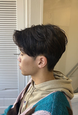 20代30代40代流行ツーブロックスーツ黒髪メンズニュアンス
